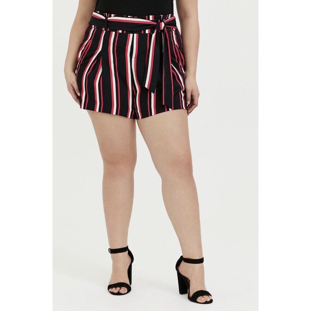 NWT Torrid Inch Stretch Crepe Mid-Rise Tie-Front Short Size 20 BL3163